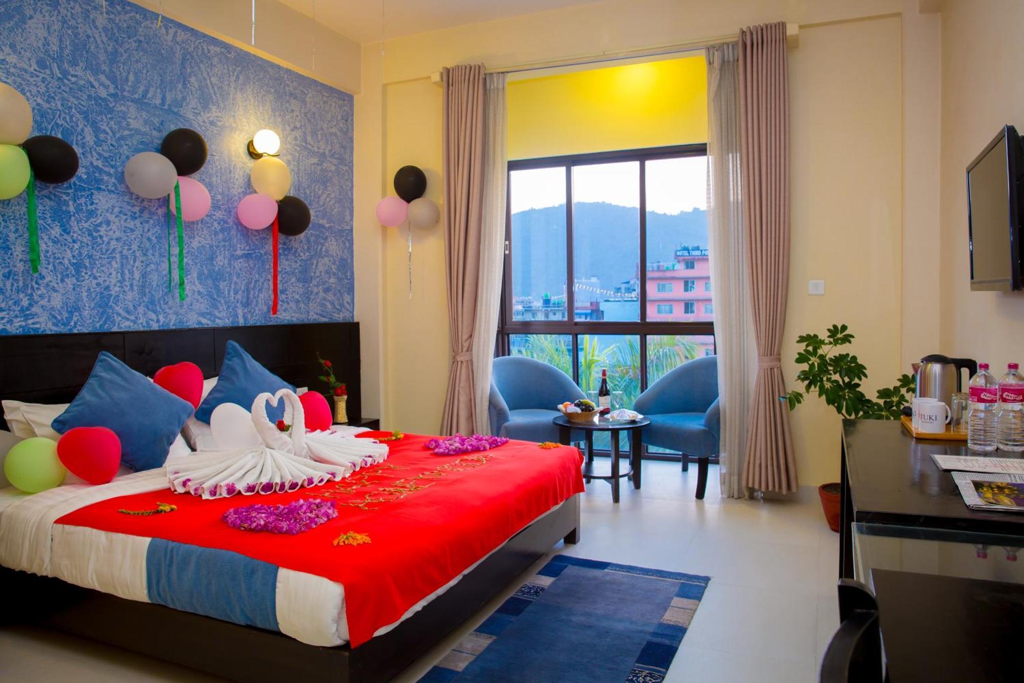 Tuki Resort Pokhara Rum bild