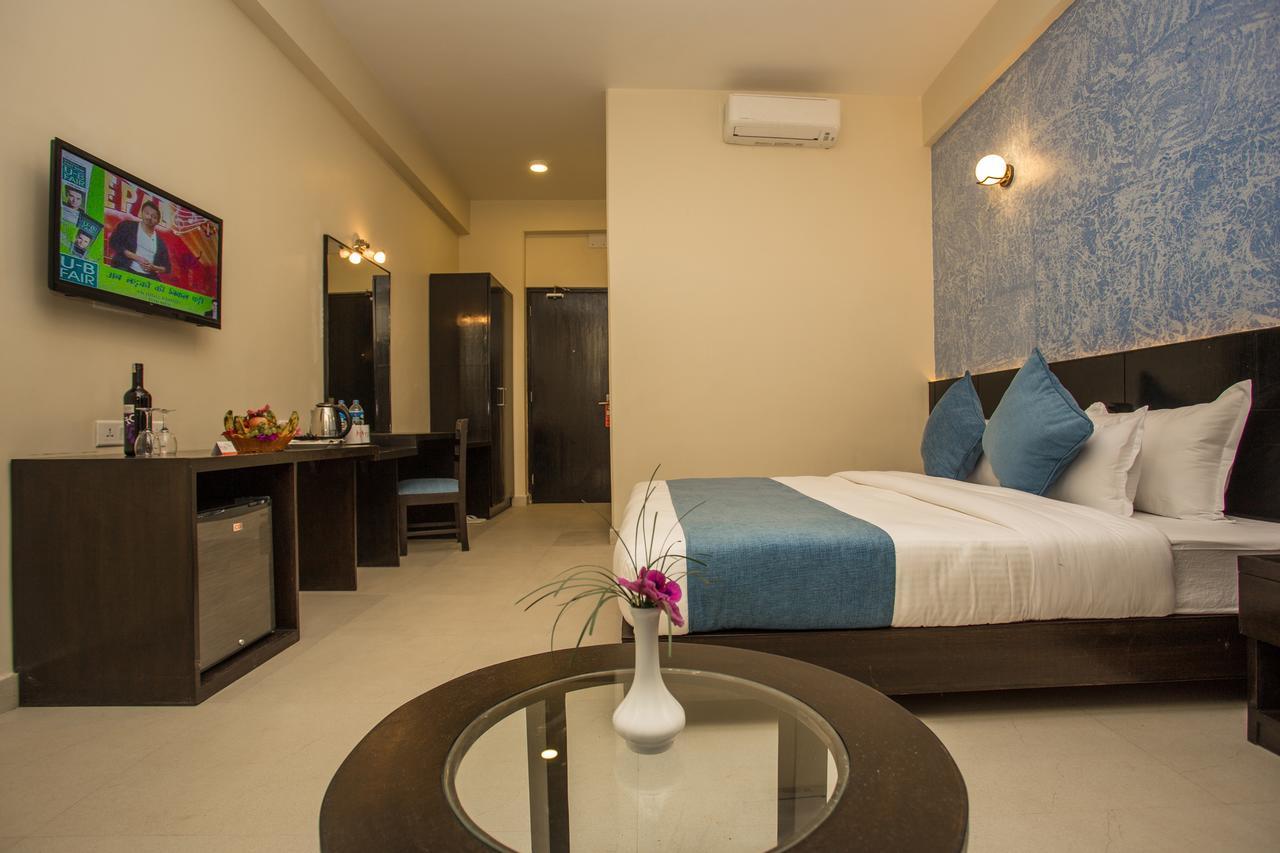 Tuki Resort Pokhara Exteriör bild