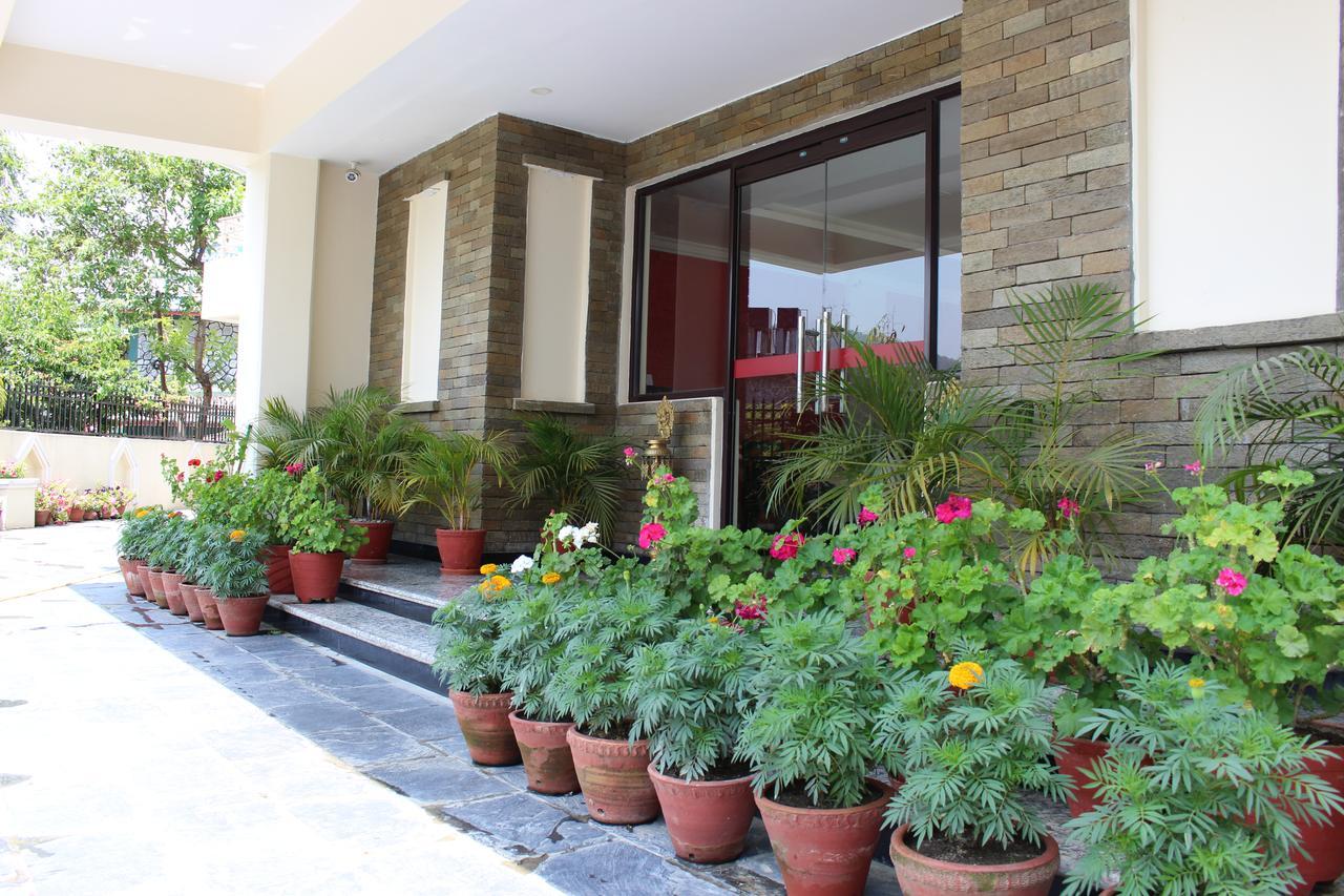 Tuki Resort Pokhara Exteriör bild