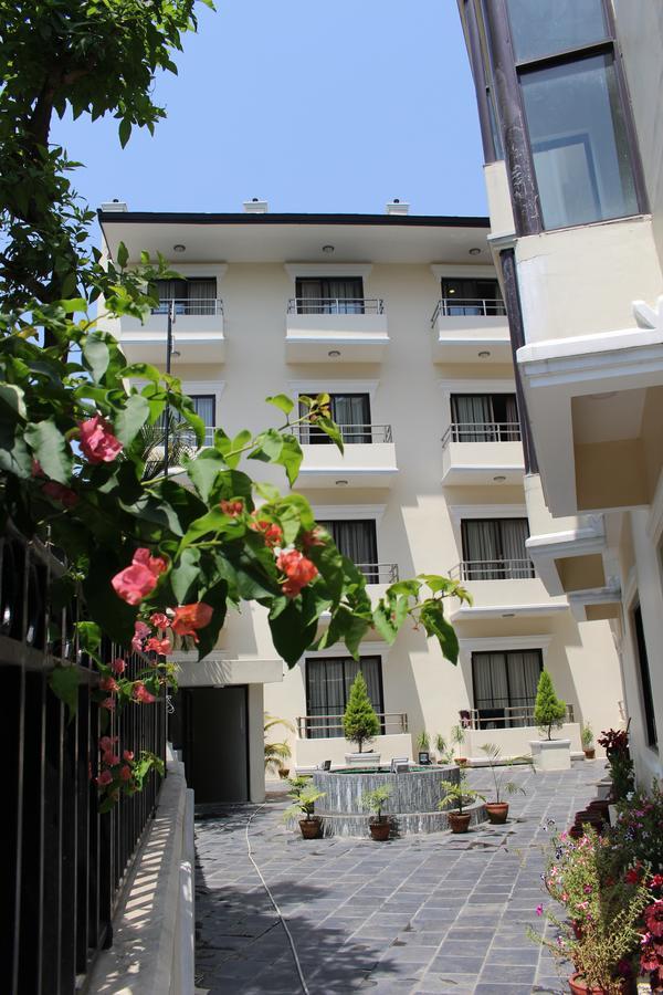 Tuki Resort Pokhara Exteriör bild
