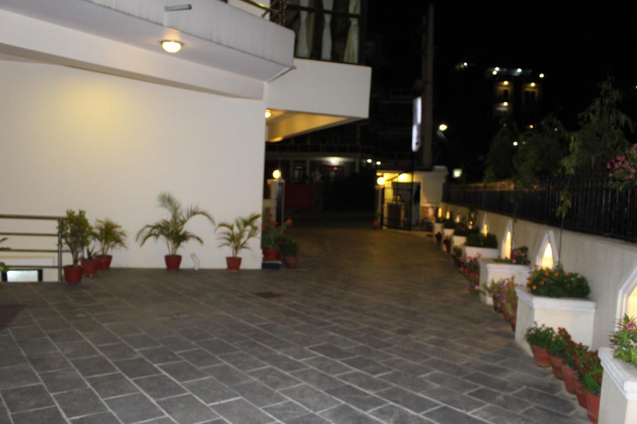 Tuki Resort Pokhara Exteriör bild
