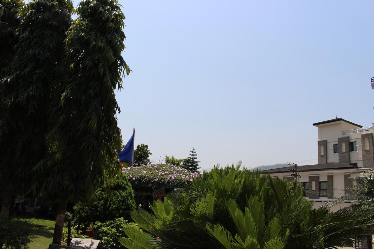 Tuki Resort Pokhara Exteriör bild